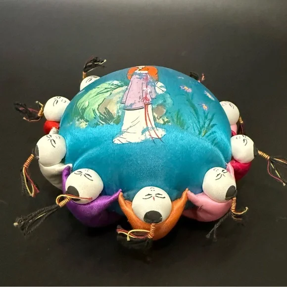 Vintage Handpainted Chinese Silk Round Pincushion Surrounded with 10 Cute Dolls - Picture 3 of 10